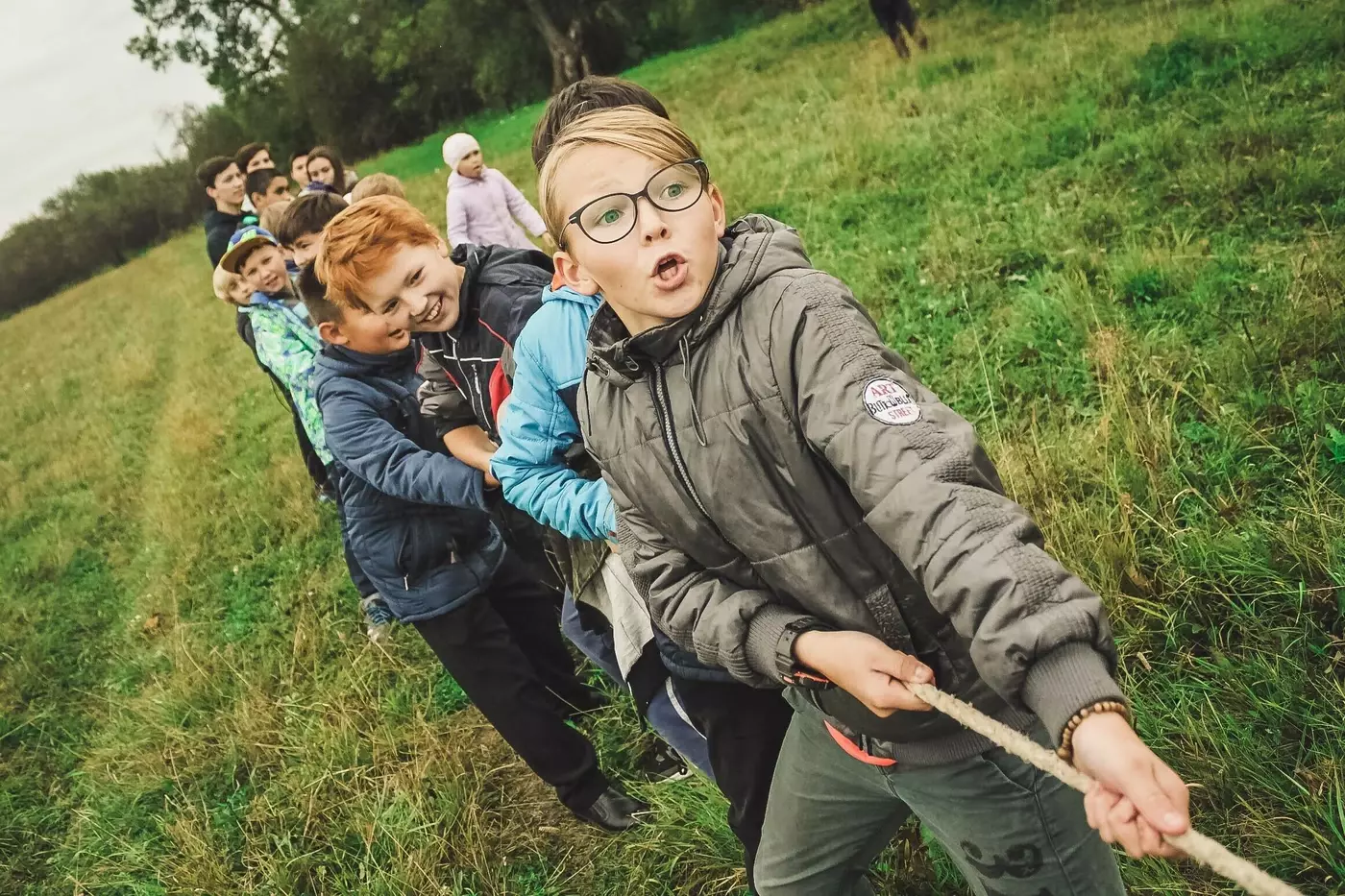 kids playing tug-o-war