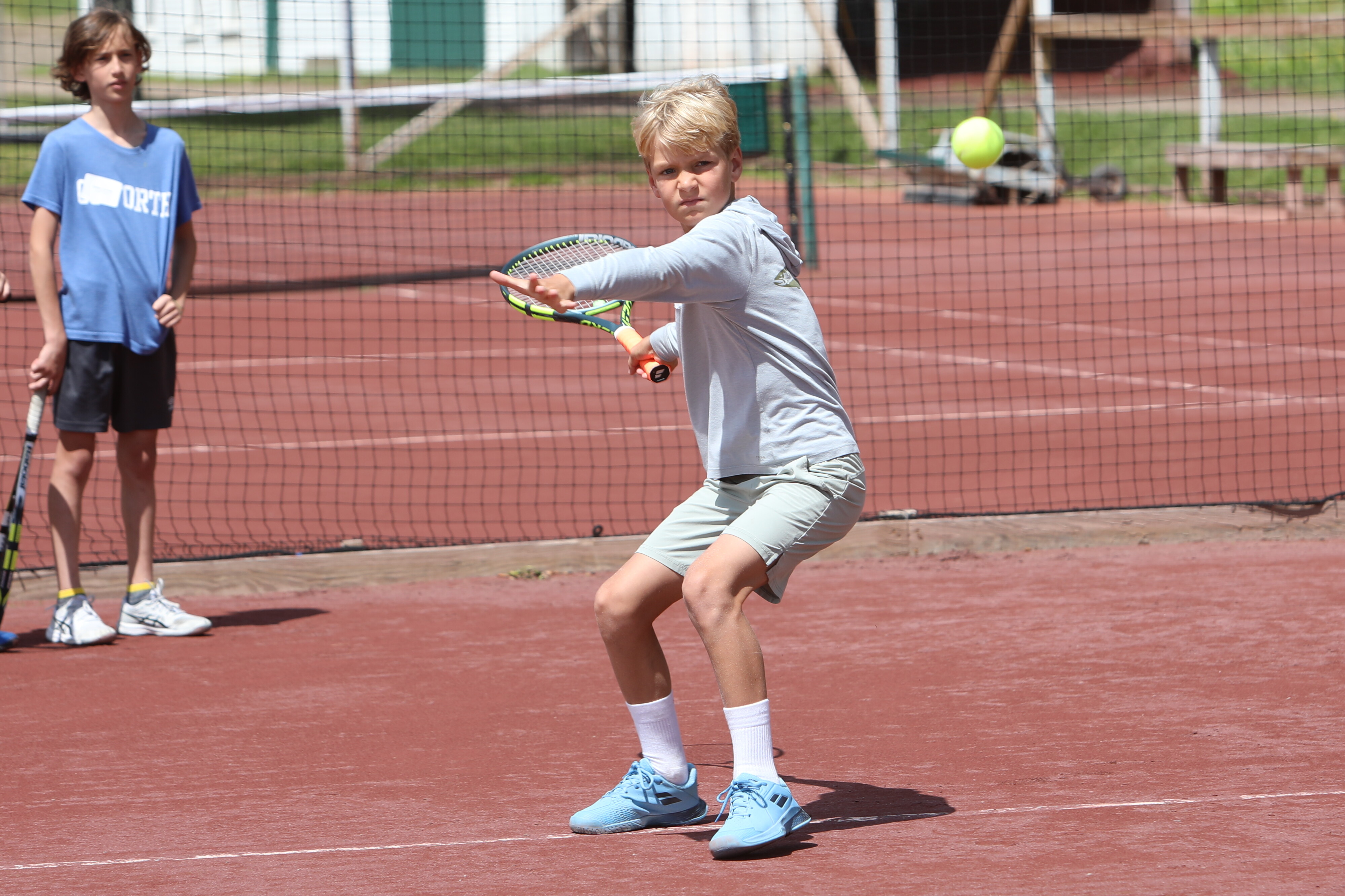 windridge camper playing golf